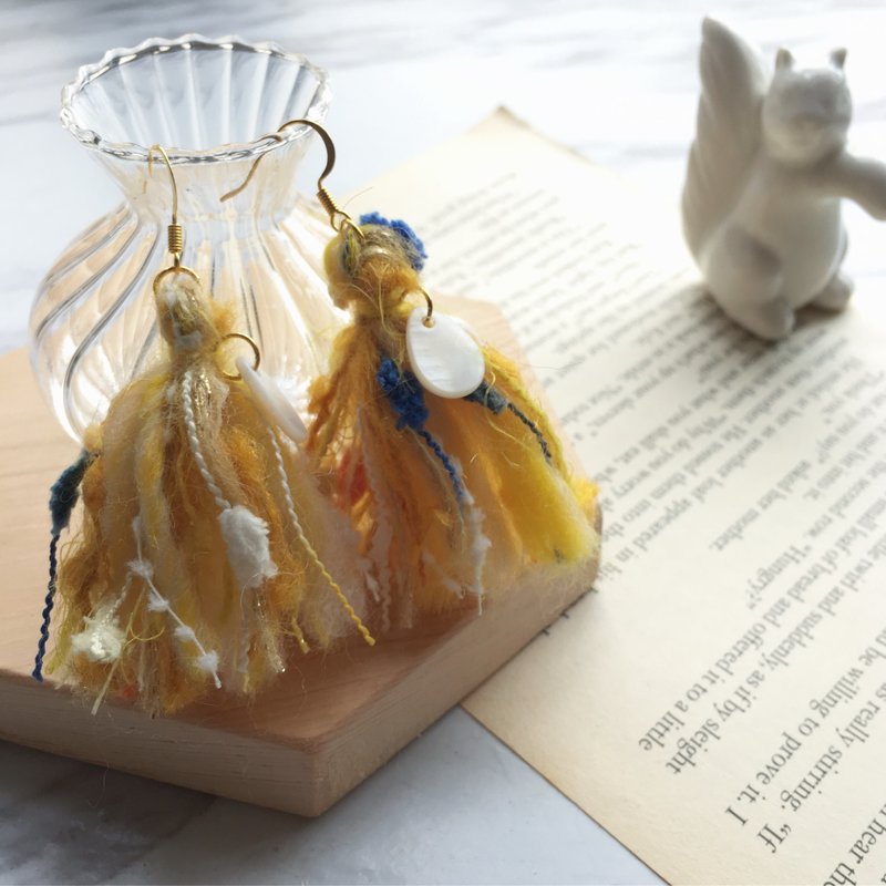 秋黄贝壳系 流苏耳环 - 耳环/耳夹 - 羊毛 黄色