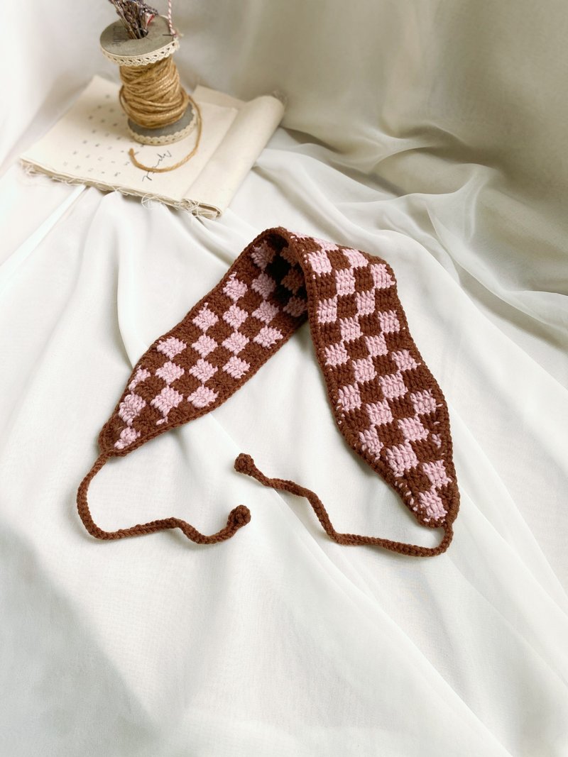 【好日手作】 春日烂漫韩式棋盘格纹咖啡草莓手工编织发带 - 发带/发箍 - 棉．麻 多色