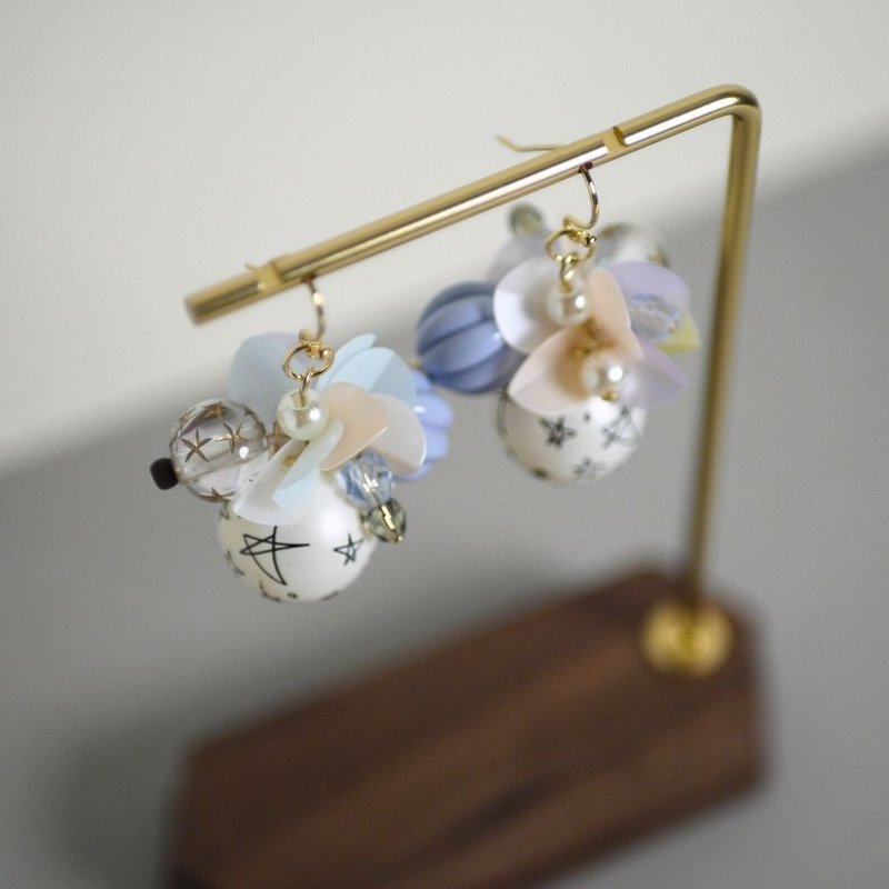 新品 花瓣耳环 蓝紫小花冷色系垂吊耳环 - 耳环/耳夹 - 其他材质 蓝色