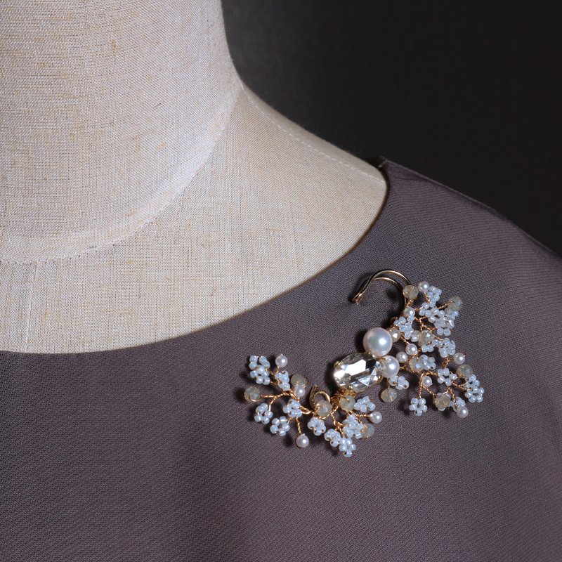 Beaded Flower Brooch (white03) / Beaded Flower Brooch - 胸针 - 玻璃 白色