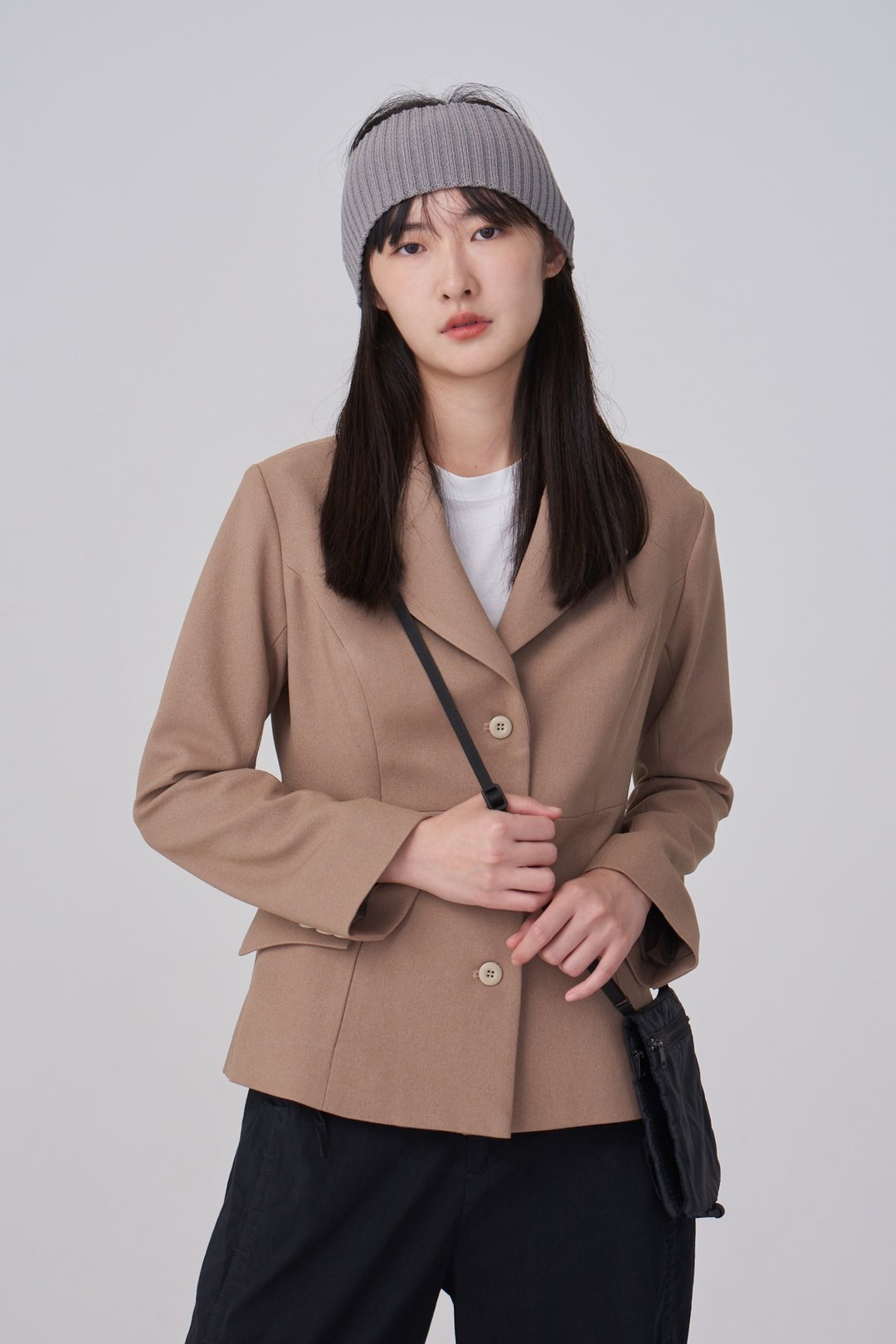 合腰短版西装外套 - 女装休闲/机能外套 - 聚酯纤维 