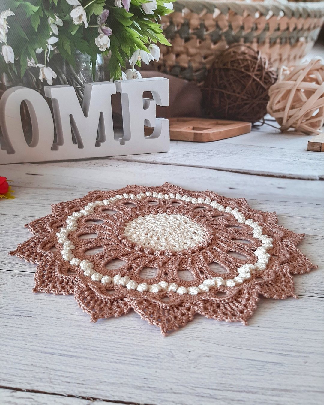 Textured round doily Handmade crocheted doily Lace table centerpiece - 其他 - 棉 卡其色