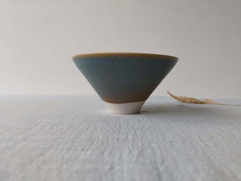 非常人 x Hung Cheng -生活食碗 / 手拉坏瓷碗 - 碗 - 陶 多色