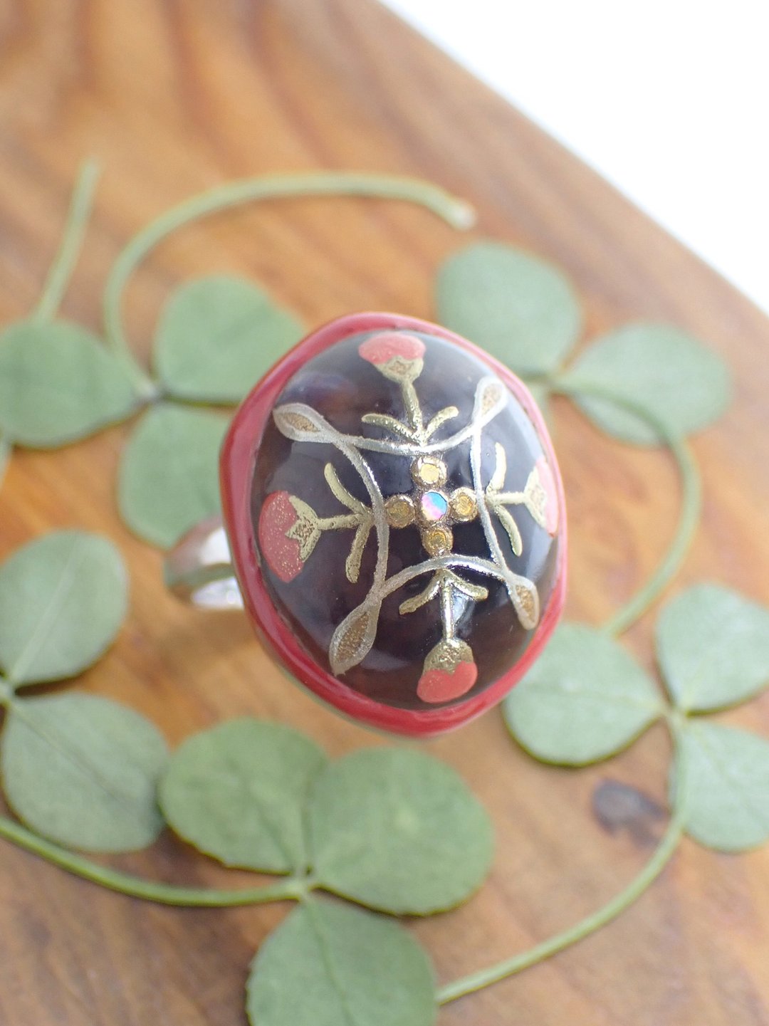 Amber Maki-e ring【flower bud】 - 戒指 - 其他材质 红色