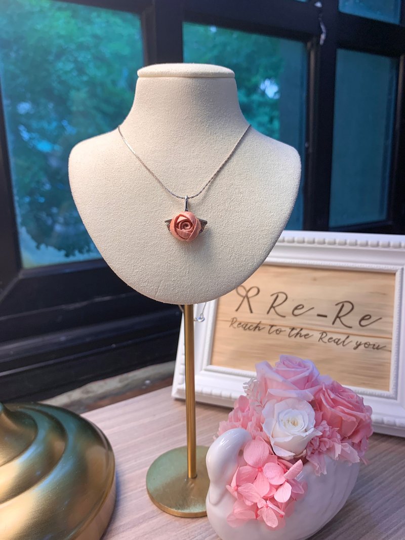 Re-Re蚕丝金工—小银杏玫瑰项链 - 项链 - 丝．绢 蓝色