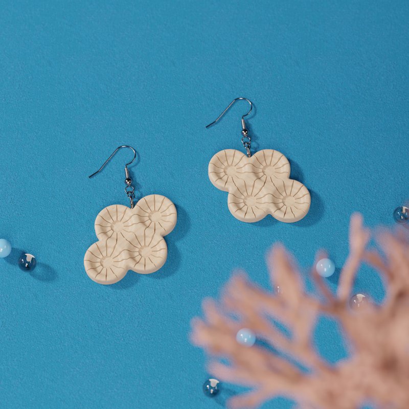 伪丝珊瑚 - 实木制耳环 / 海洋系列饰品 (耳勾、耳夹款) - 耳环/耳夹 - 木头 多色