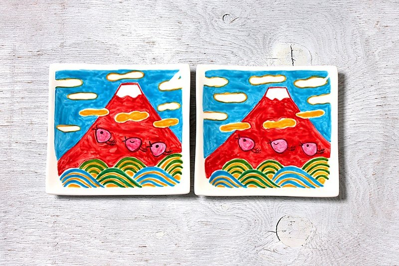 Red Fuji and wave zigzag square plate - 浅碟/小碟子 - 瓷 红色