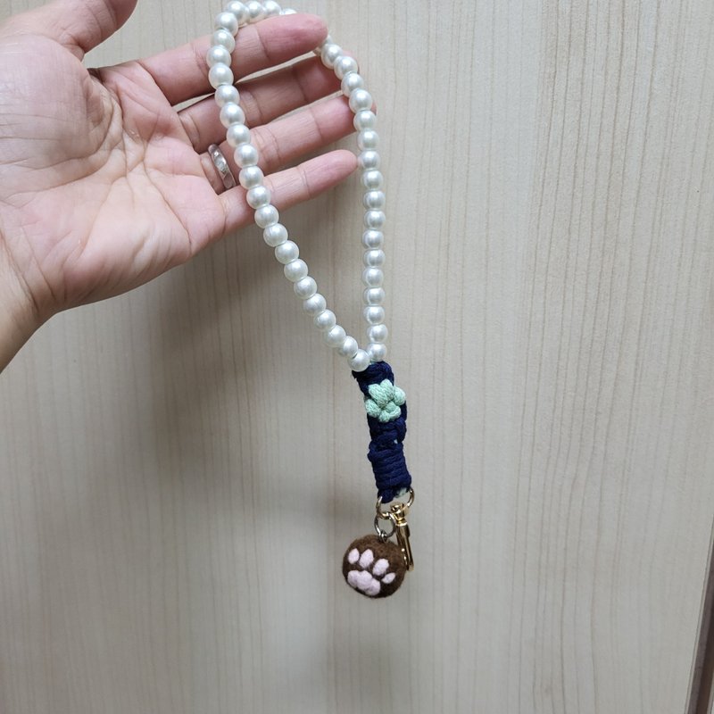 佩宁手作│珍珠挂绳。猫掌羊毛毡--蓝绿│手机绳。手腕绳 - 挂绳/吊绳 - 其他材质 