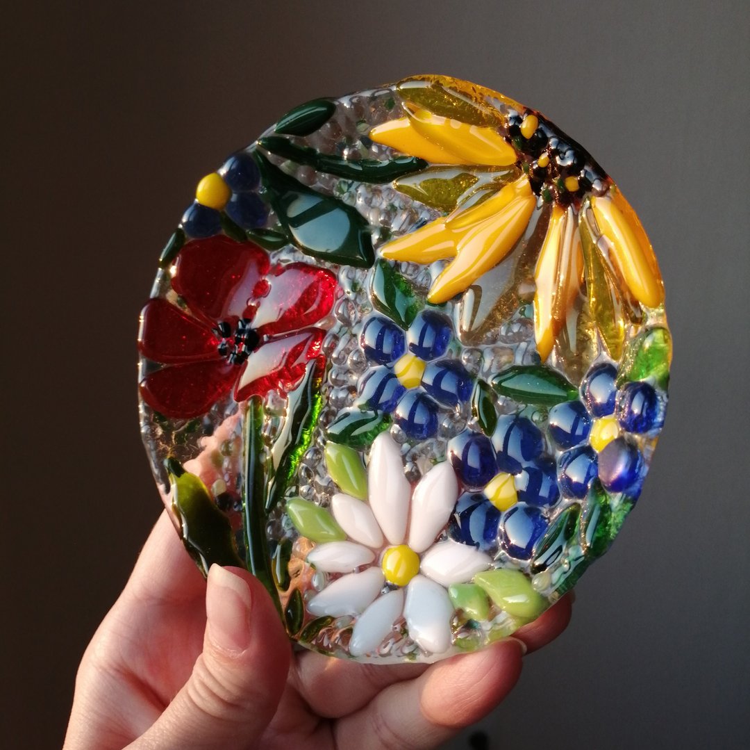 Small round decorative fused glass plate with flowers - Summer dessert plate - 浅碟/小碟子 - 玻璃 多色