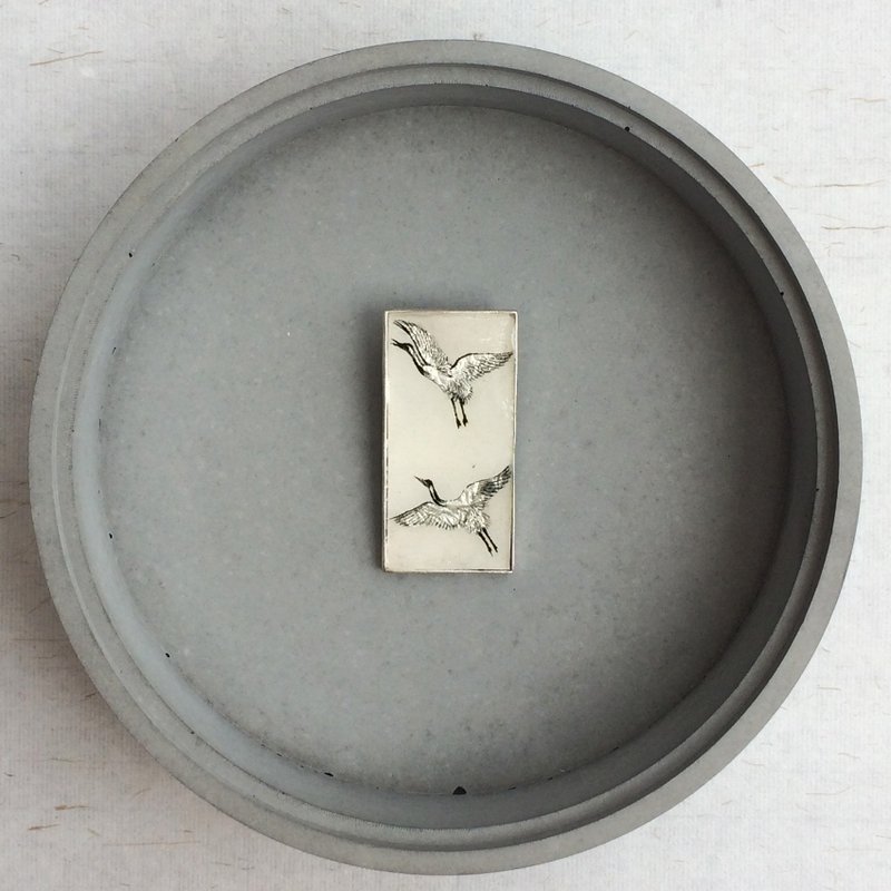 道贺／礼／新年到鹤／白／银色／艺术品吊坠／银仿珐琅工艺 - 项链 - 其他金属 