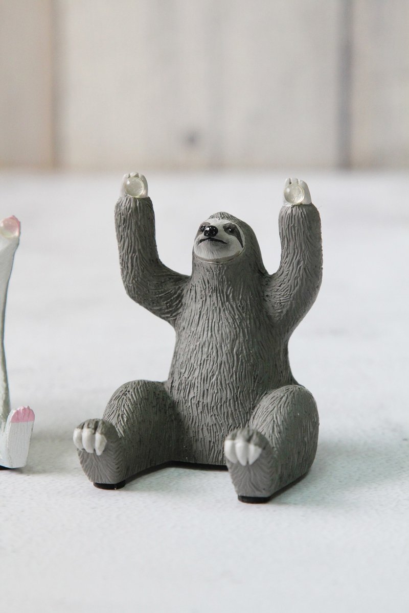 日本Magnets可爱动物 桌上小手机架/手机座(树懒张开手) - 手机座/防尘塞 - 树脂 灰色