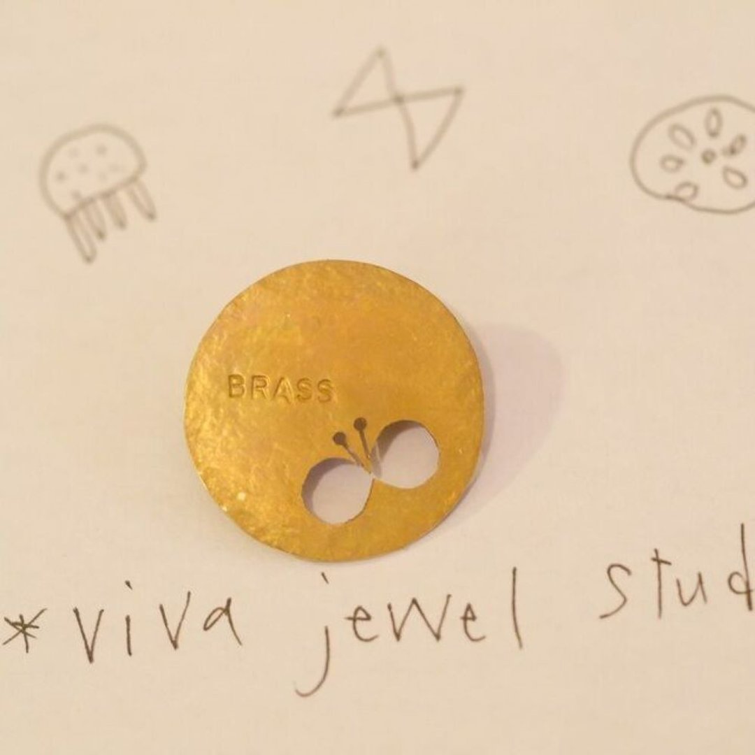 BRASS 镂空蝶 迷你胸针 - 胸针 - 铜/黄铜 金色