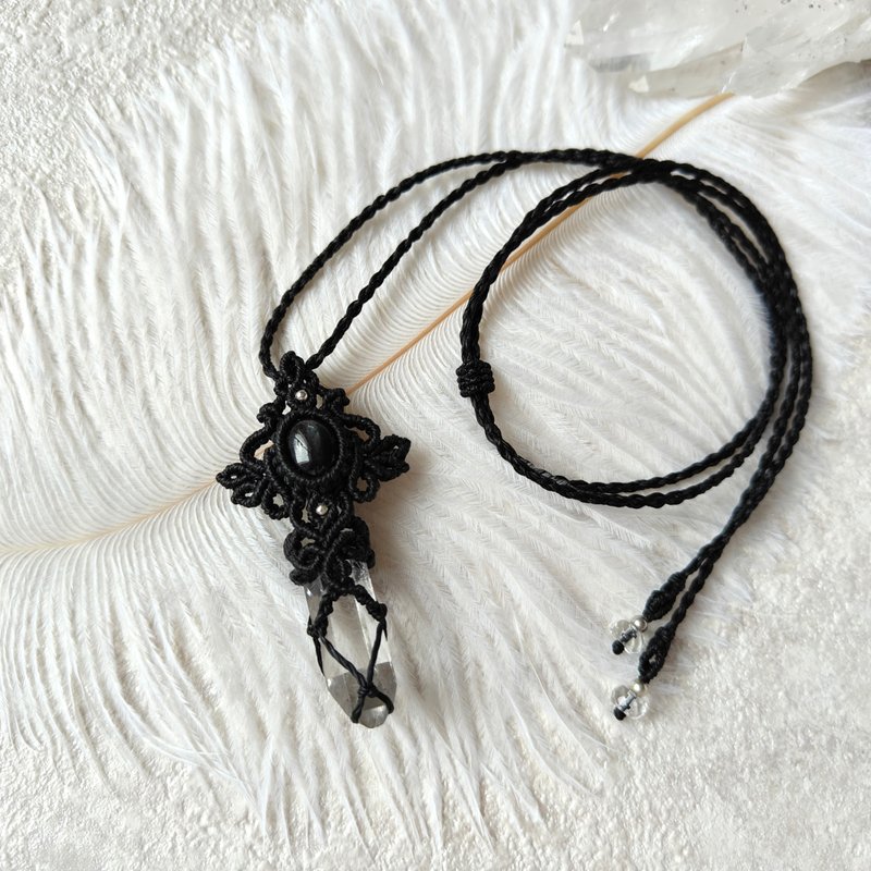 守护之星。黑星石。白水晶柱。南美巴西蜡线编织项链 - 项链 - 水晶 黑色