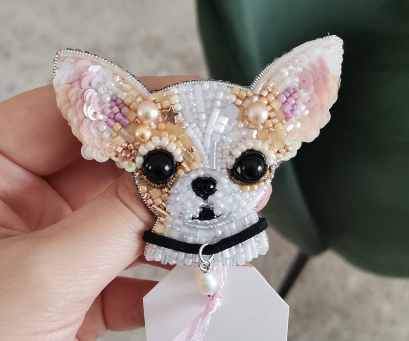 奇瓦瓦犬（Chihuahua）饰品胸针，狗狗比赛胸针，宠物肖像，奇瓦瓦犬（Chihuahua）爱好者礼物 - 胸针 - 玻璃 多色