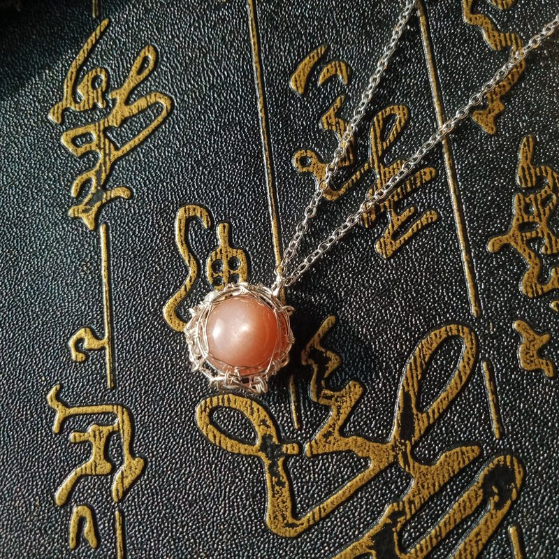 佚名山河。项链。橘/橙月光石。大橘为重(?)。金属编织 - 项链 - 宝石 橘色