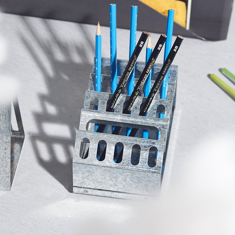 桌上收纳架(中) Desk Machine M镀锌银 - 收纳用品 - 其他金属 银色