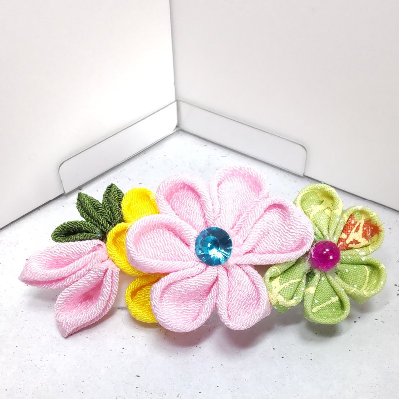 Barrette of Tsumamizaiku - 发饰 - 其他人造纤维 多色