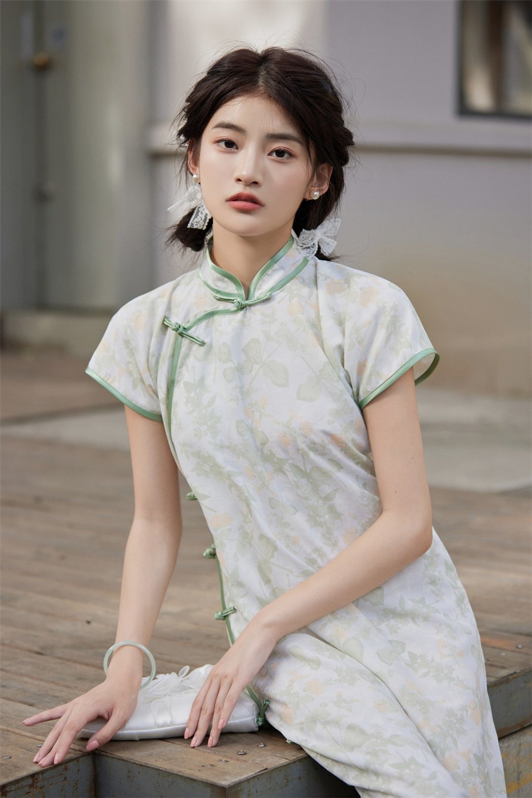 綠色邊 復古碎花雪紡古法少女旗袍 新中式中秋春節改良連身裙洋裝 - 旗袍 - 其他人造纤维 白色