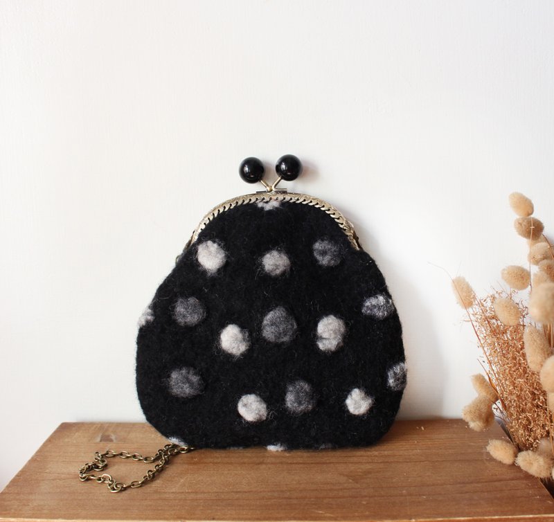 己合jiho _圆点点 肩背 口金包 小包包 - 侧背包/斜挎包 - 羊毛 黑色