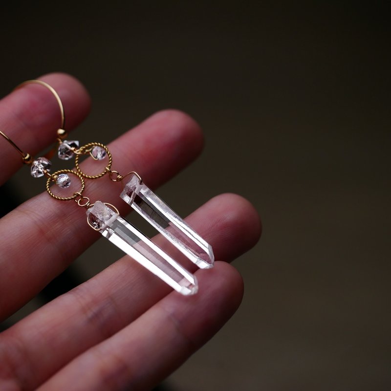 透明空气感日常 /  雷姆利亚 高频能量权杖顶级白水晶小原石柱子 - 耳环/耳夹 - 水晶 透明