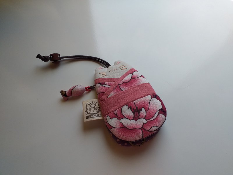 笑咪咪萌猫2.0实用钥匙可固定款零钱包吊饰系列-富贵红牡丹 - 钥匙链/钥匙包 - 棉．麻 红色