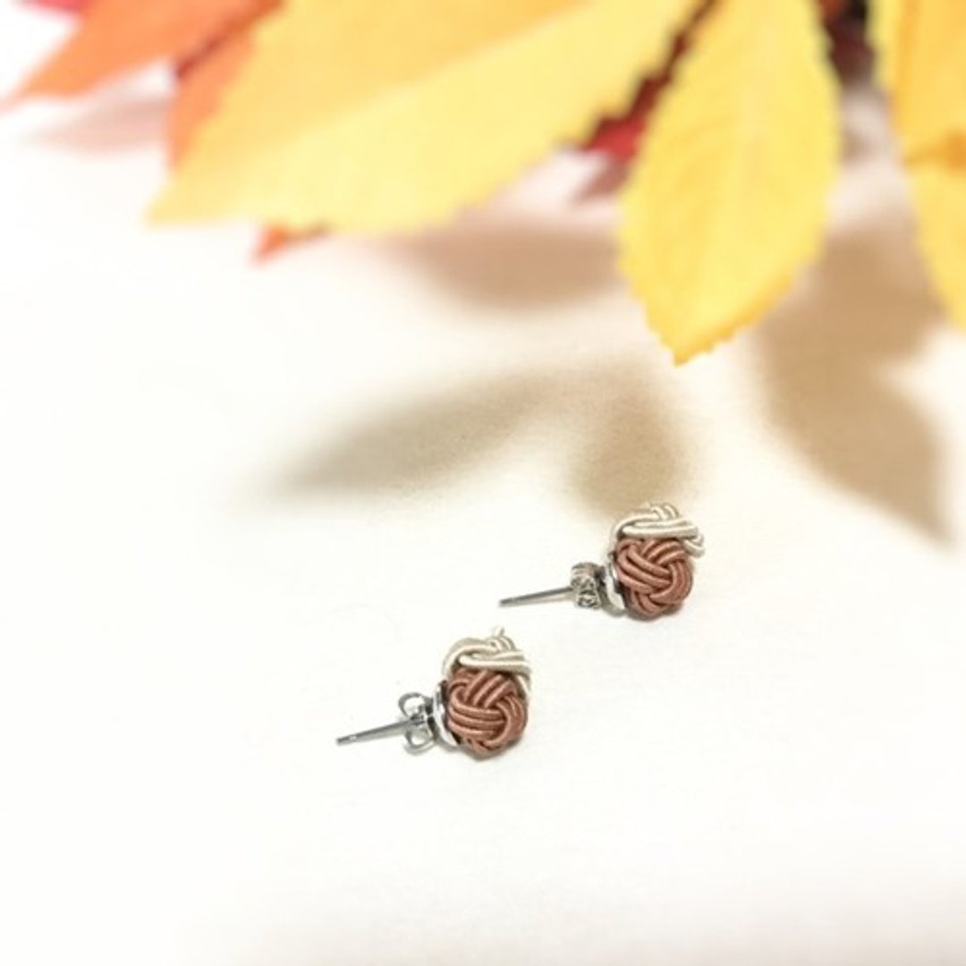 Earrings [Acorn] Mizuhiki Milk Tea Color Tree Nut Autumn Adult Cute - 耳环/耳夹 - 其他材质 咖啡色