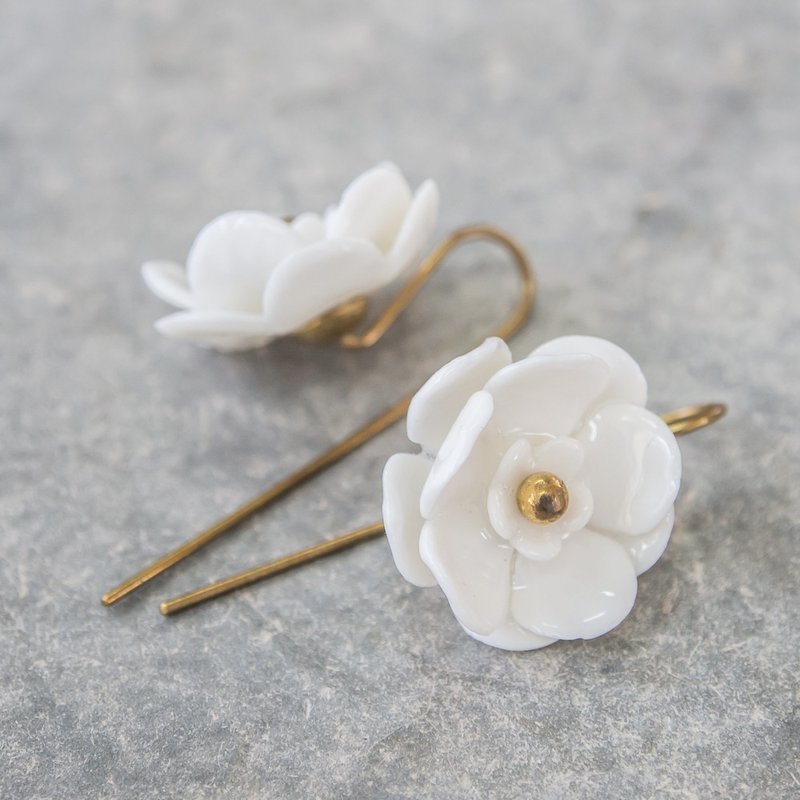 Plum ~ white porcelain flower hook earrings ~ size S - 耳环/耳夹 - 瓷 白色