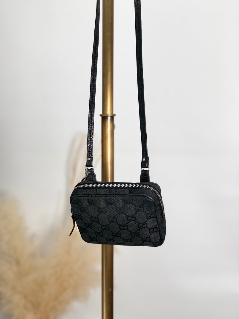 【日本直送 中古包】GUCCI 古驰 侧背包 黑色 GG 图案 帆布 迷你包 登山扣 vintage 古着 tajuun - 侧背包/斜挎包 - 棉．麻 黑色