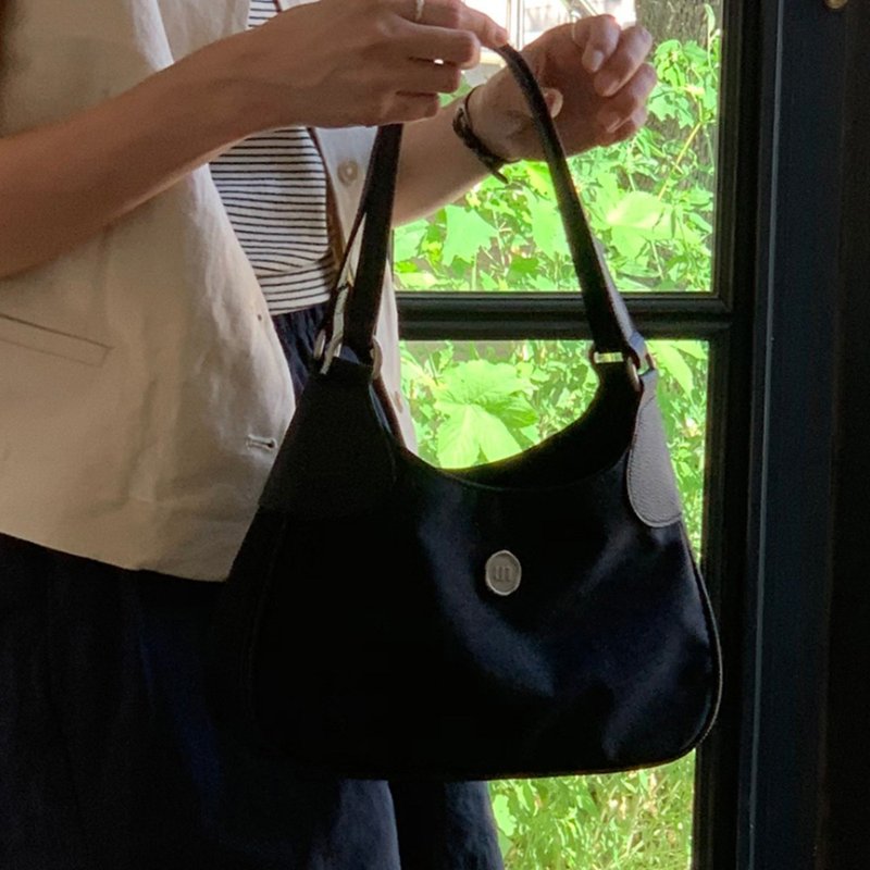 Korean Untidy Flare Mini Bag - 手提包/手提袋 - 人造皮革 