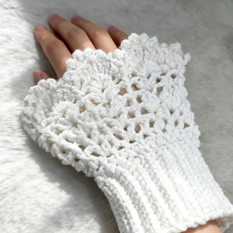 【钩钩手】雪白花语/手钩织镂空保暖手套 - 手套 - 棉．麻 