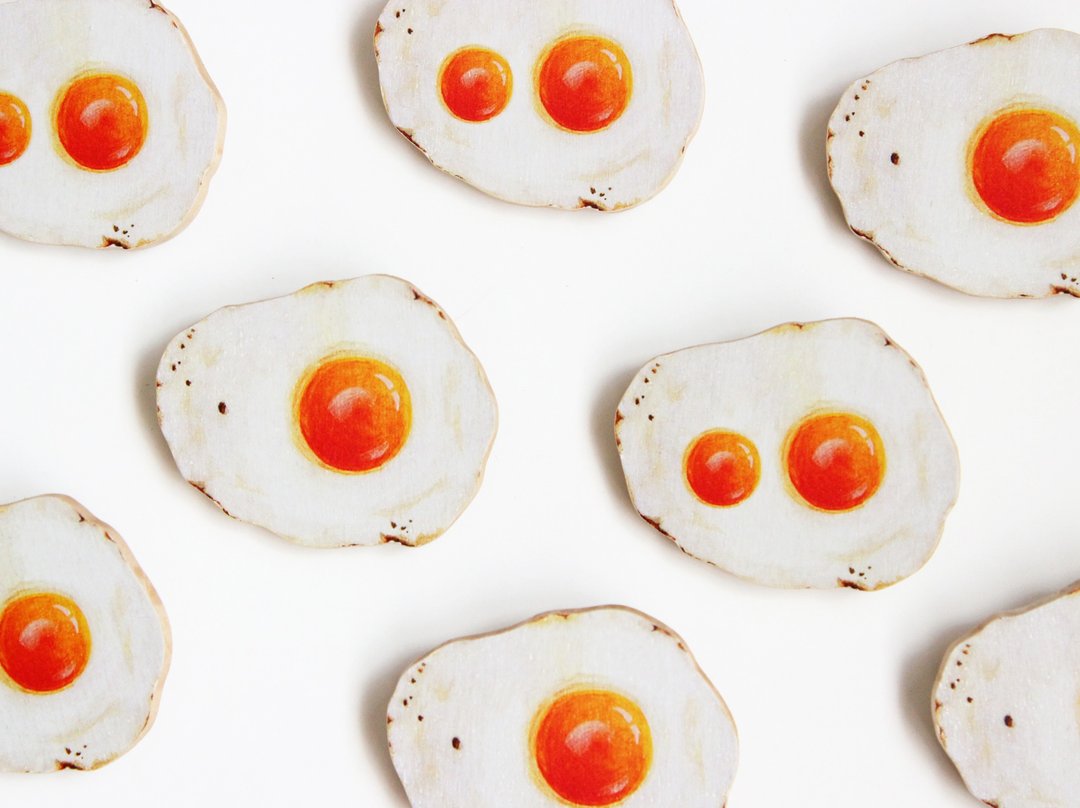 Fried egg brooch was born from the tree - 胸针 - 木头 白色