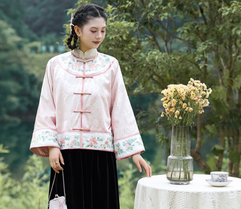 【茶花坞】 新中式復古/开襟盘扣刺绣上衣/半裙 - 女装上衣 - 其他材质 多色