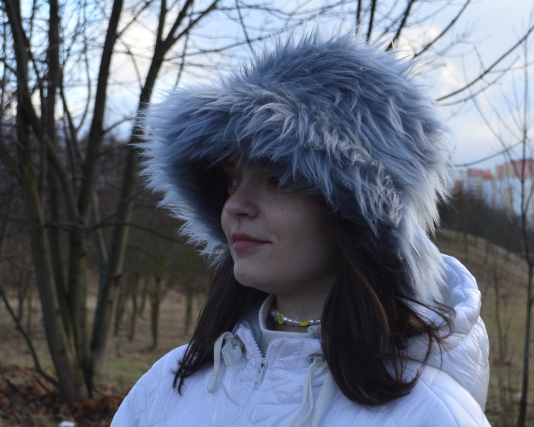 Gray faux fur bucket hat. Festival fuzzy hat. Gray-blue fluffy hat. Rave hat. - 帽子 - 其他材质 灰色
