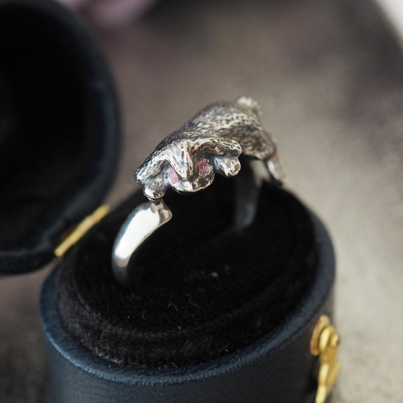 回眸垂耳兔戒指 粉红蓝宝石 - 戒指 - 纯银 银色