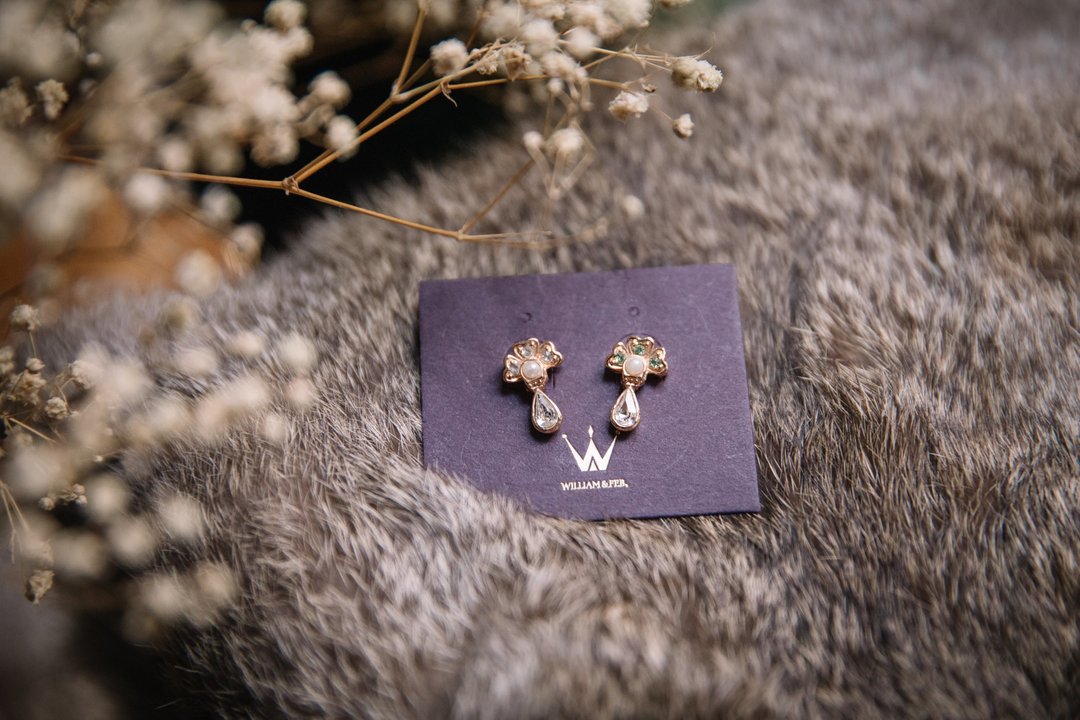 CreamyWhite_William&Feb.联名耳环_24K金/Swarovski_花型坠晶款 - 耳环/耳夹 - 其他金属 金色