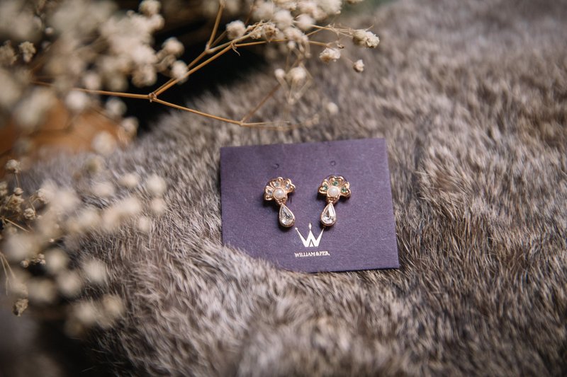 CreamyWhite_William&Feb.联名耳环_24K金/Swarovski_花型坠晶款 - 耳环/耳夹 - 其他金属 金色