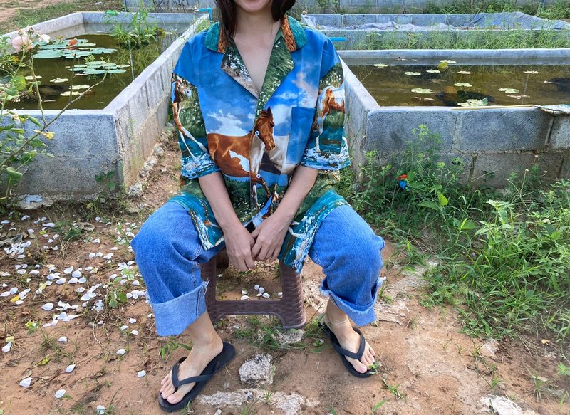 夏威夷衬衫，纯棉印花，印有野马图案，蓝色调，宽松版型夏威夷衬衫。 - 男装衬衫 - 棉．麻 多色