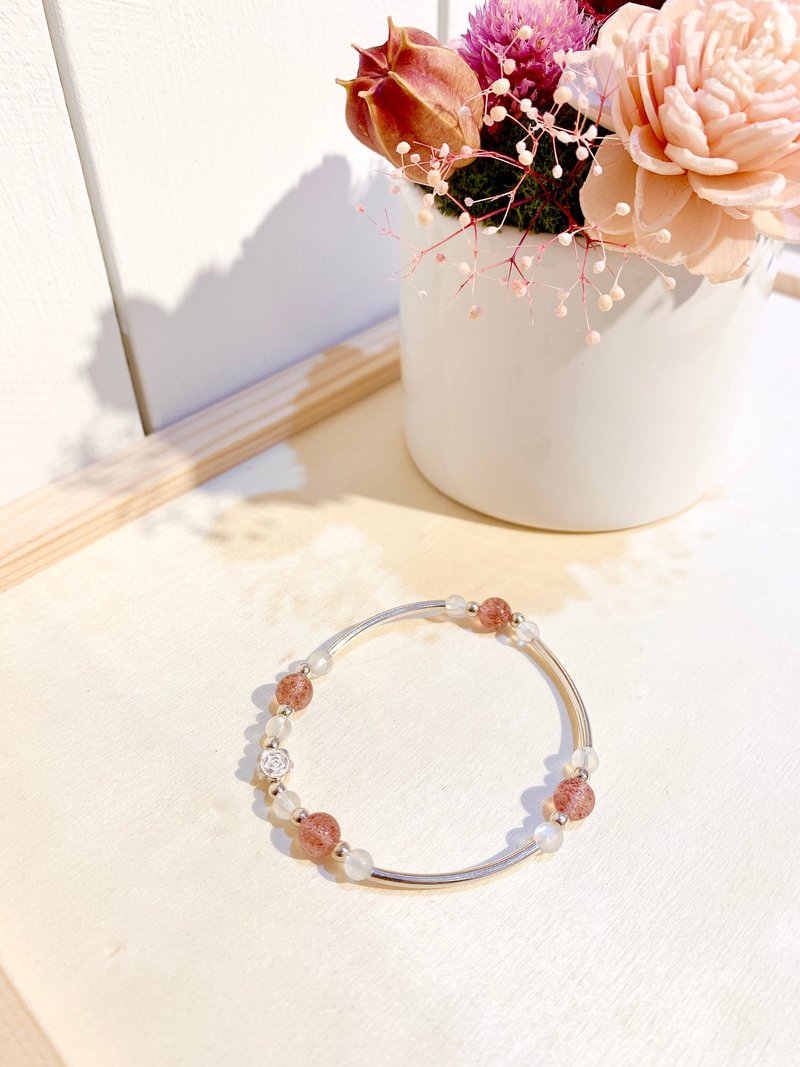 Ops Strawberry Crystal Moonstone bracelet-草莓晶/月光石/银管 - 手链/手环 - 其他金属 粉红色