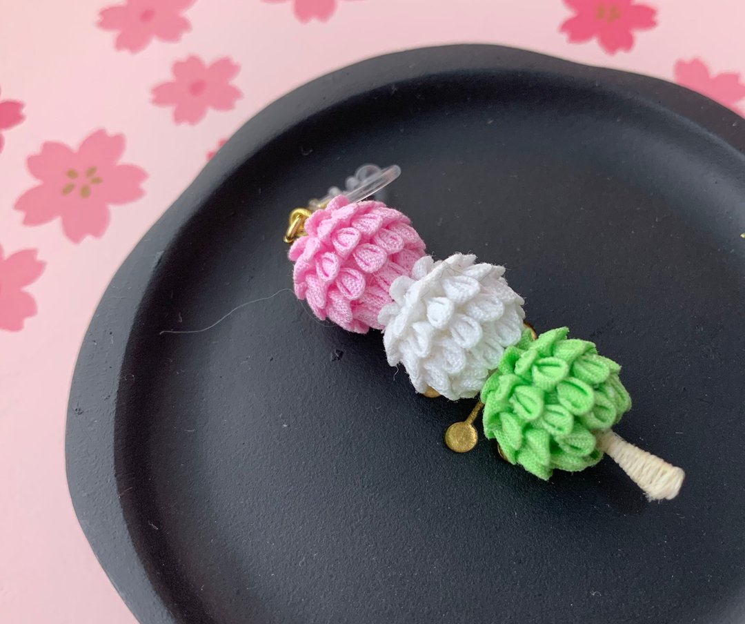 (樱团子 花见団子) 细工布花 药玉 单边耳环/耳夹 つまみ细工 - 耳环/耳夹 - 棉．麻 多色
