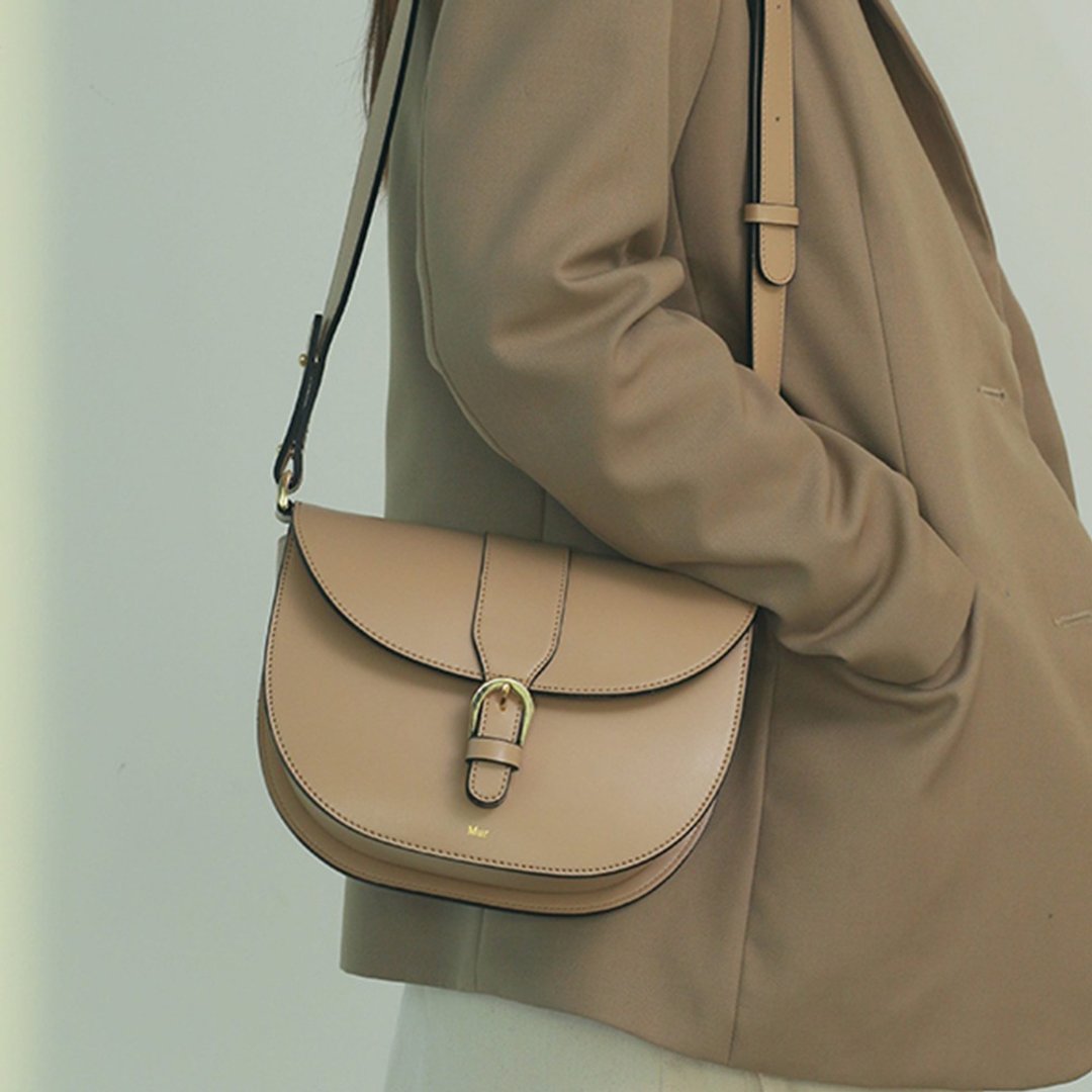 韩国制 AND Vegan Leather 半圓餅包包 (BEIGE) - 侧背包/斜挎包 - 环保材料 