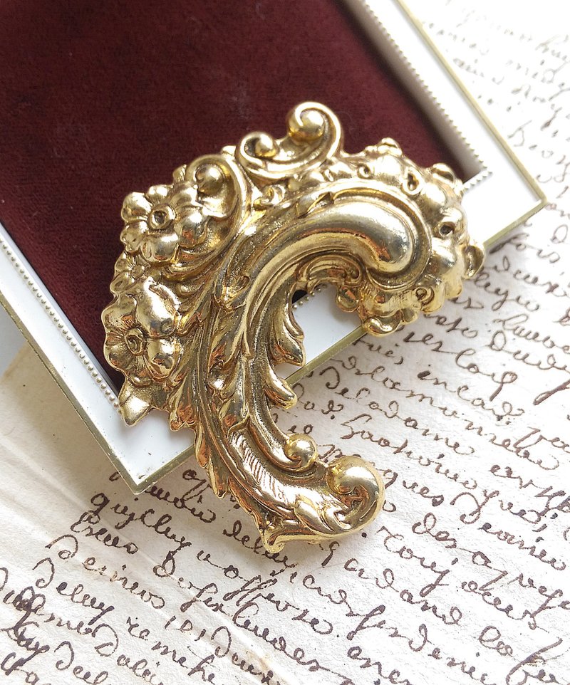 Vintage Jewelry 西洋古董饰品 金色调 新艺术风格 浮雕卷叶 别针 - 徽章/别针 - 其他金属 金色