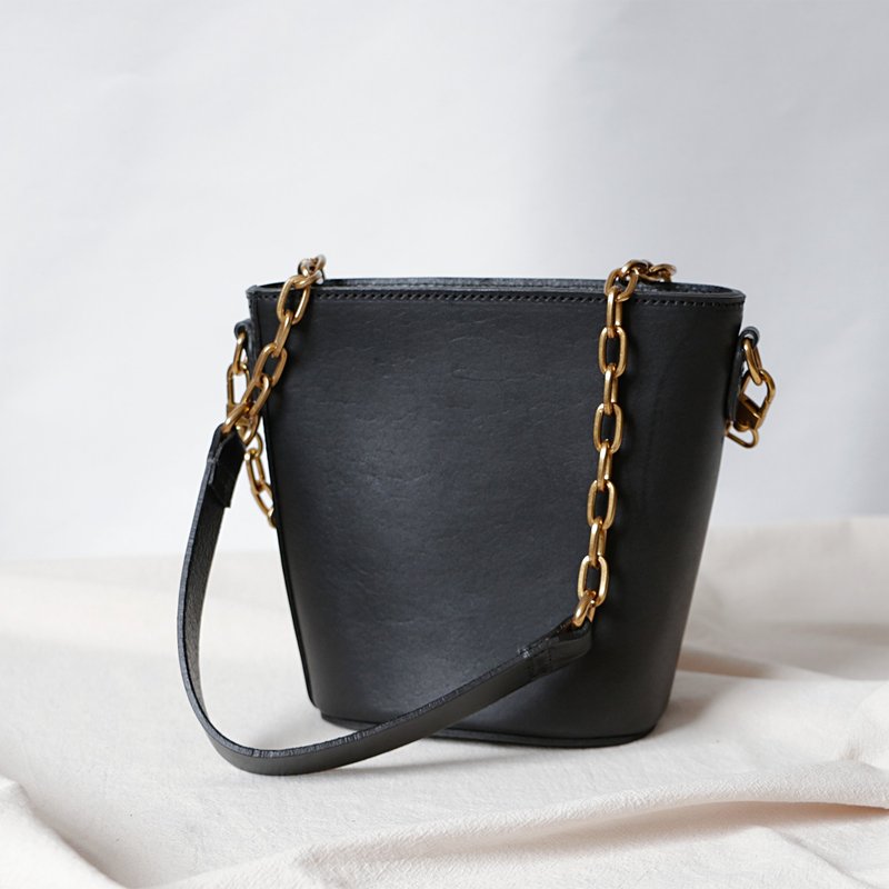 植鞣牛皮肩背包 斜背迷你包遭遇黑色 配 2 条肩带 - 侧背包/斜挎包 - 真皮 黑色