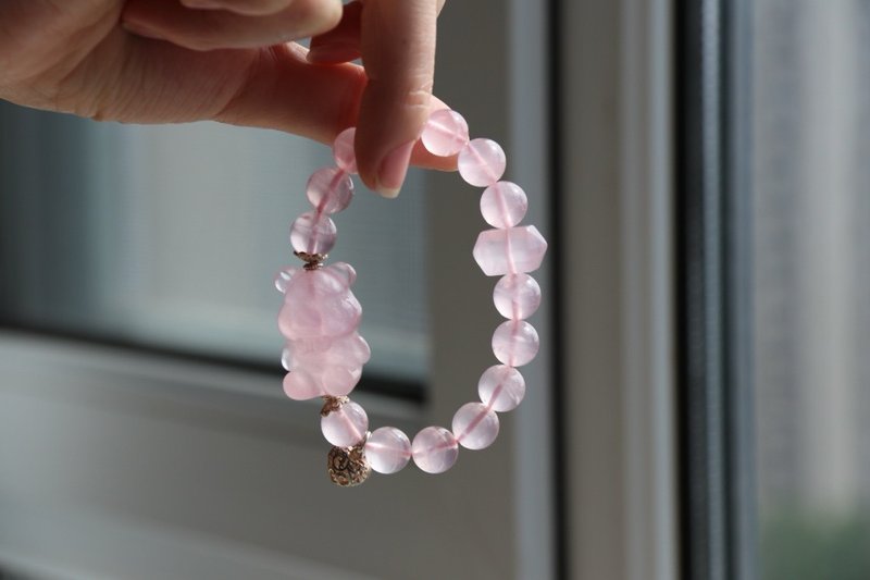 10mm天然原矿星光粉水晶 粉晶小熊熊设计单圈手串s - 手链/手环 - 水晶 粉红色