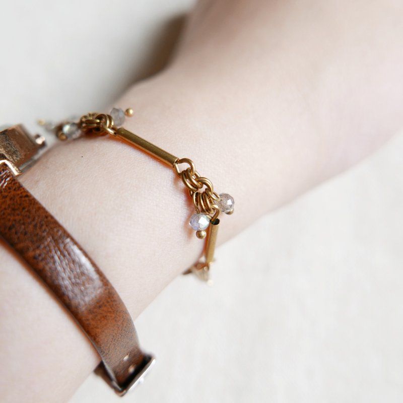 小步舞曲。天然石黄铜手链。月光石、拉长石 - 手链/手环 - 宝石 多色