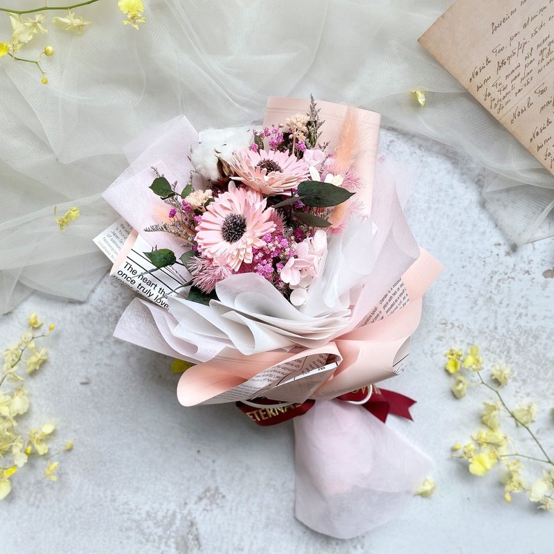 毕业花束 莓果甜心粉扩香向日葵花束 毕业礼物 生日 毕业季 - 干燥花/捧花 - 植物．花 