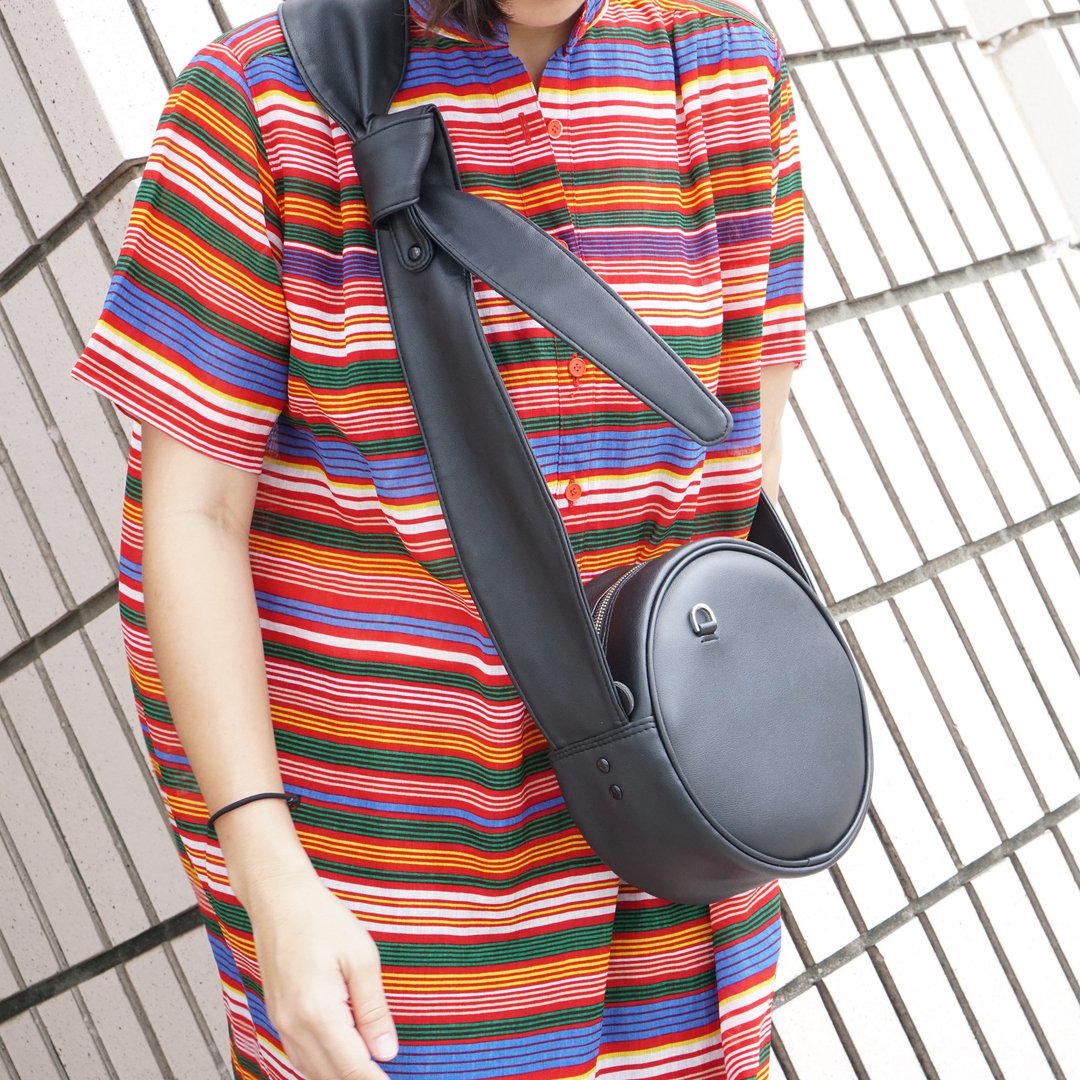 Circle crossbody bag tie strap black colour - 后背包/双肩包 - 人造皮革 黑色