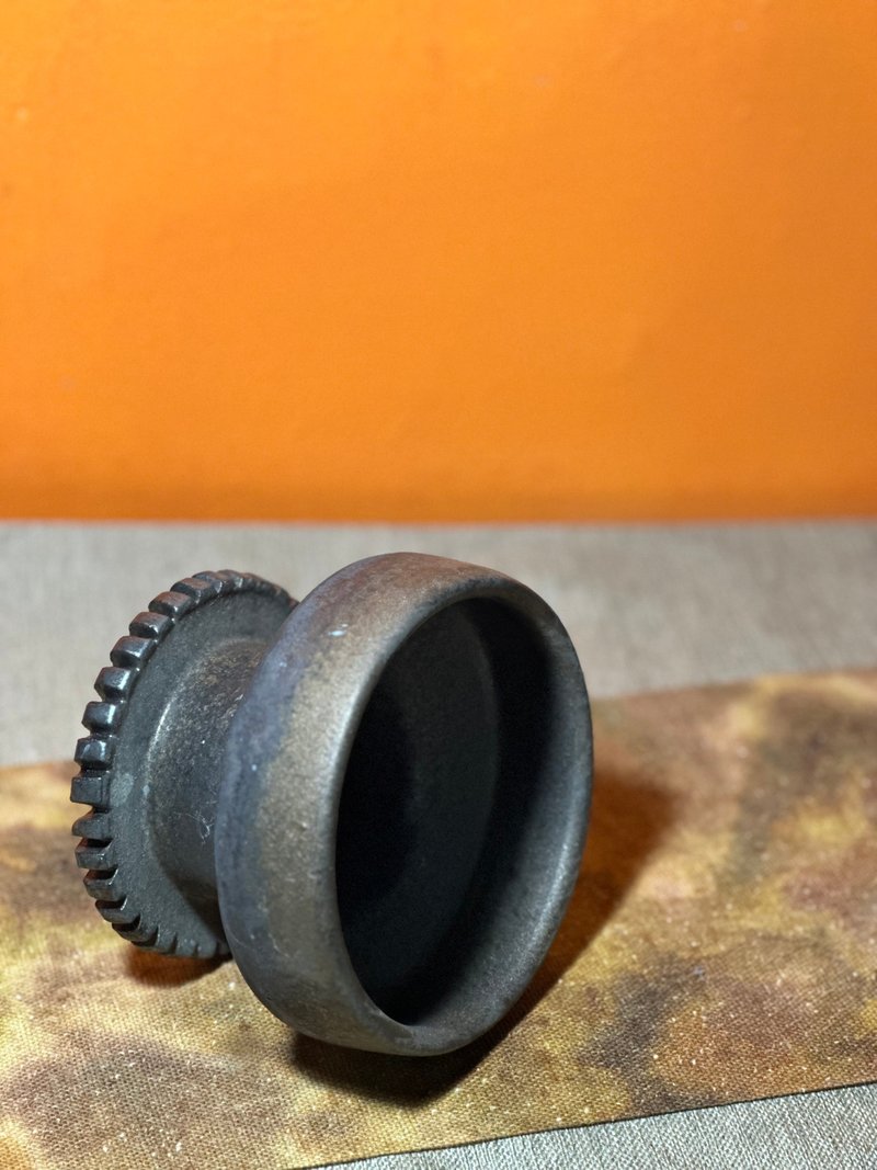 墨金器x齿轮脚系列 盆器,手拉胚植器,唯一作品 二区 - 植栽/盆栽 - 陶 黑色
