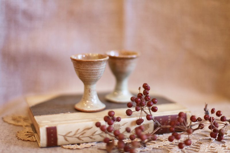 好日恋物/新春特惠一组两个/情人节礼物/德国vintage手作捏陶蛋杯 - 浅碟/小碟子 - 陶 咖啡色