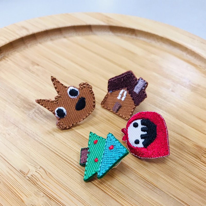礼物 绣花蝴蝶扣小别针 小红帽大野狼小木屋可爱树 买3送1 - 胸针 - 棉．麻 多色