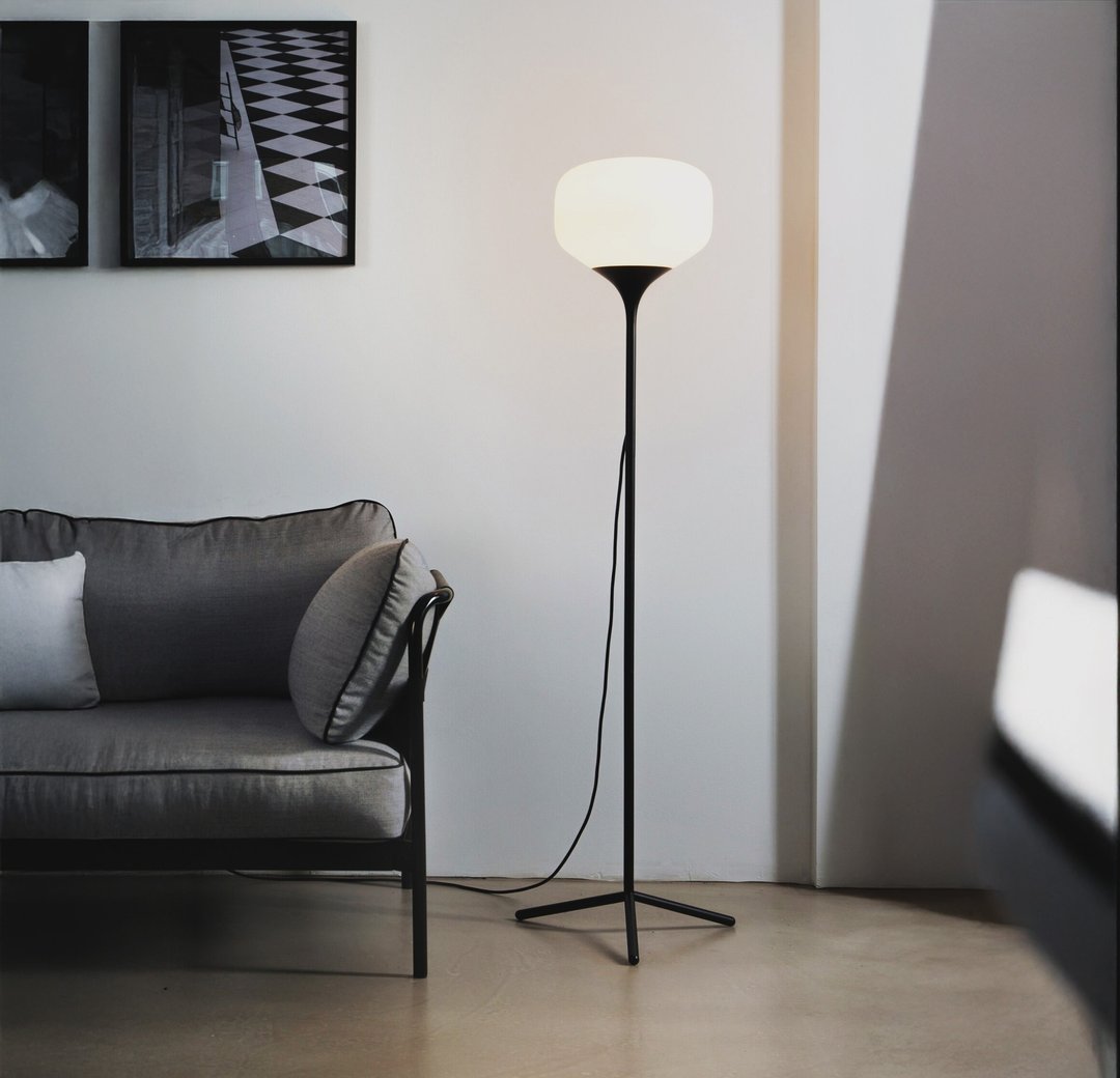 AWA Floor Lamp—现代中古设计白玉立灯 - 灯具/灯饰 - 玻璃 白色